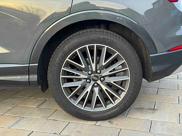 Audi Q3, 2023г, передний привод, робот