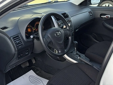 Toyota Corolla, 2010г, передний привод, автомат