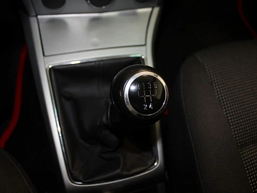 Opel Astra, 2011г, передний привод, механика