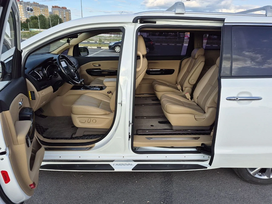Kia Carnival, 2019г., передний привод, автомат