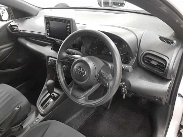 Toyota Yaris, 2022г, передний привод, вариатор