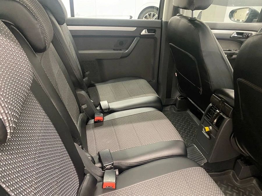 Volkswagen Touran, 2011г., передний привод, механика