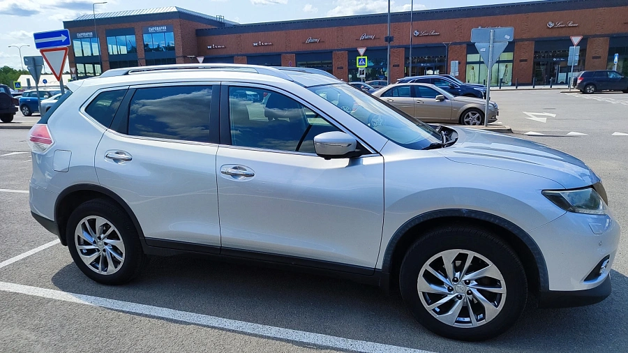 Nissan X-Trail, 2015г., полный привод, вариатор