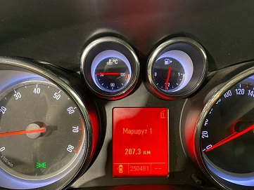 Opel Astra, 2011г, передний привод, механика