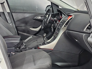 Opel Astra, 2010г, передний привод, механика