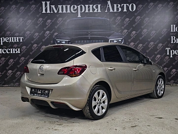 Opel Astra, 2011г, передний привод, автомат