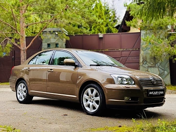 Toyota Avensis, 2005г, передний привод, автомат