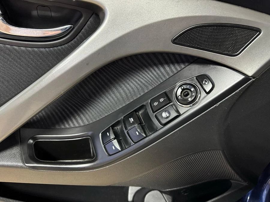 Hyundai Elantra, 2012г., передний привод, автомат