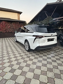 Toyota Sienna, 2023г, передний привод, автомат