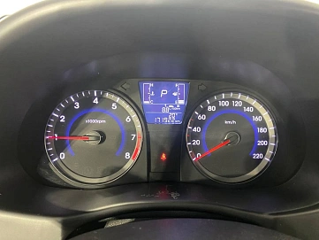 Hyundai Solaris, 2015г., передний привод, автомат