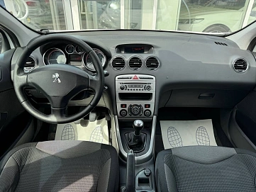 Peugeot 308, 2011г, передний привод, механика