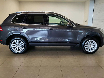 Volkswagen Touareg, 2010г, передний привод, автомат