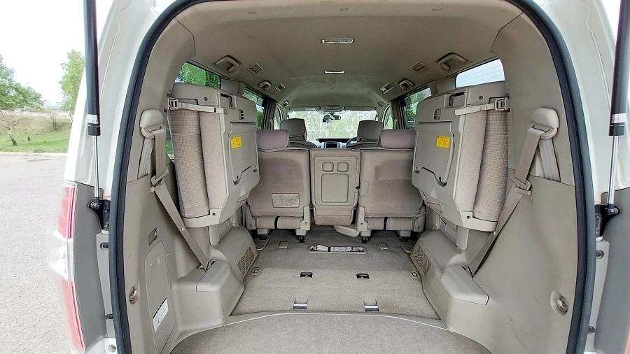 Toyota Noah, 2009г., передний привод, вариатор