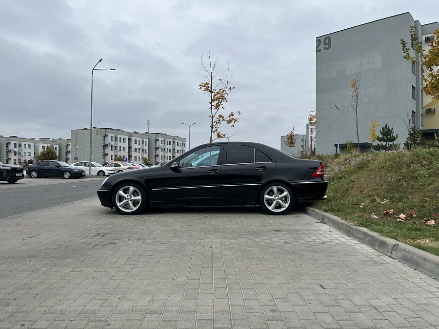 Mercedes-Benz C-Класс, 2004г., задний привод, автомат