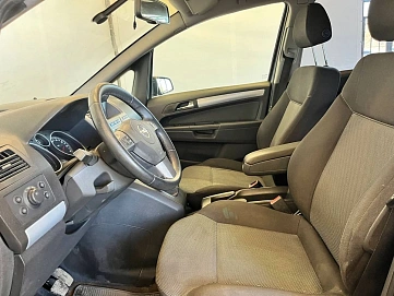 Opel Zafira, 2006г, передний привод, механика