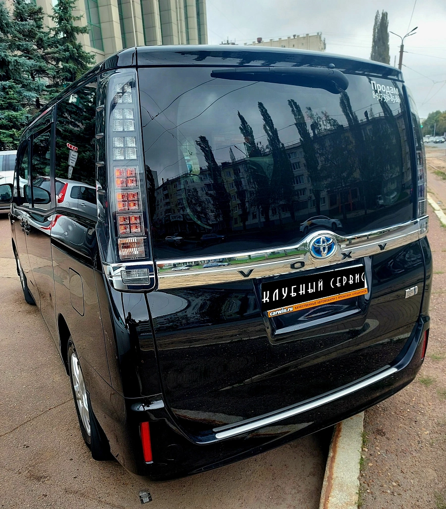 Toyota Voxy, 2017г., передний привод, вариатор