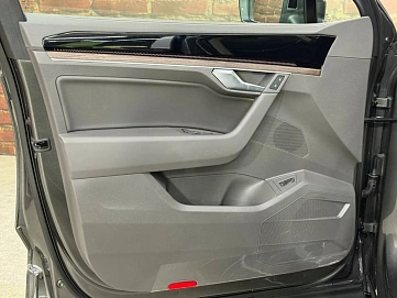 Volkswagen Touareg, 2025г, полный привод, автомат