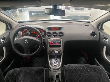 Peugeot 308, 2011г, передний привод, автомат