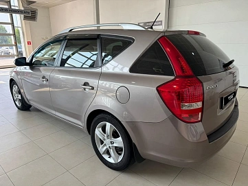Kia Ceed, 2012г, передний привод, автомат