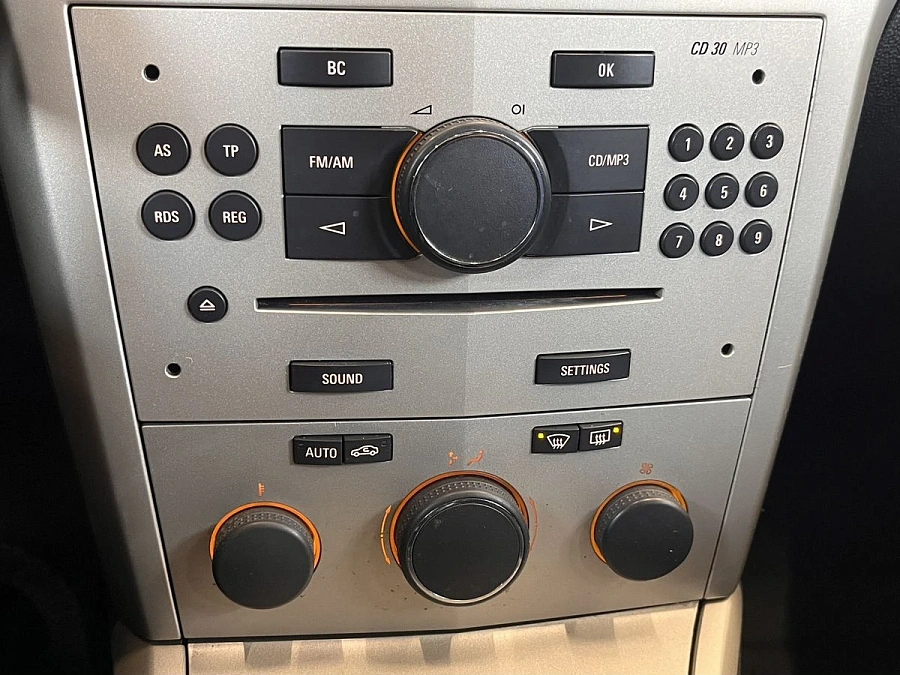 Opel Astra, 2008г., передний привод, механика