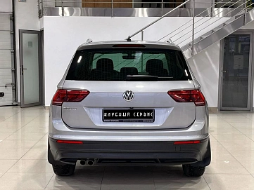 Volkswagen Tiguan, 2018г, передний привод, робот