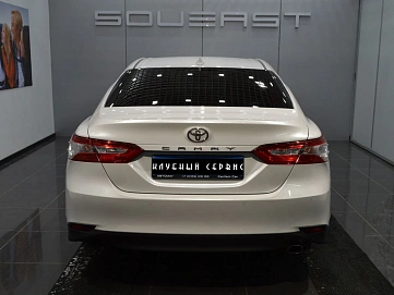 Toyota Camry, 2021г, передний привод, автомат