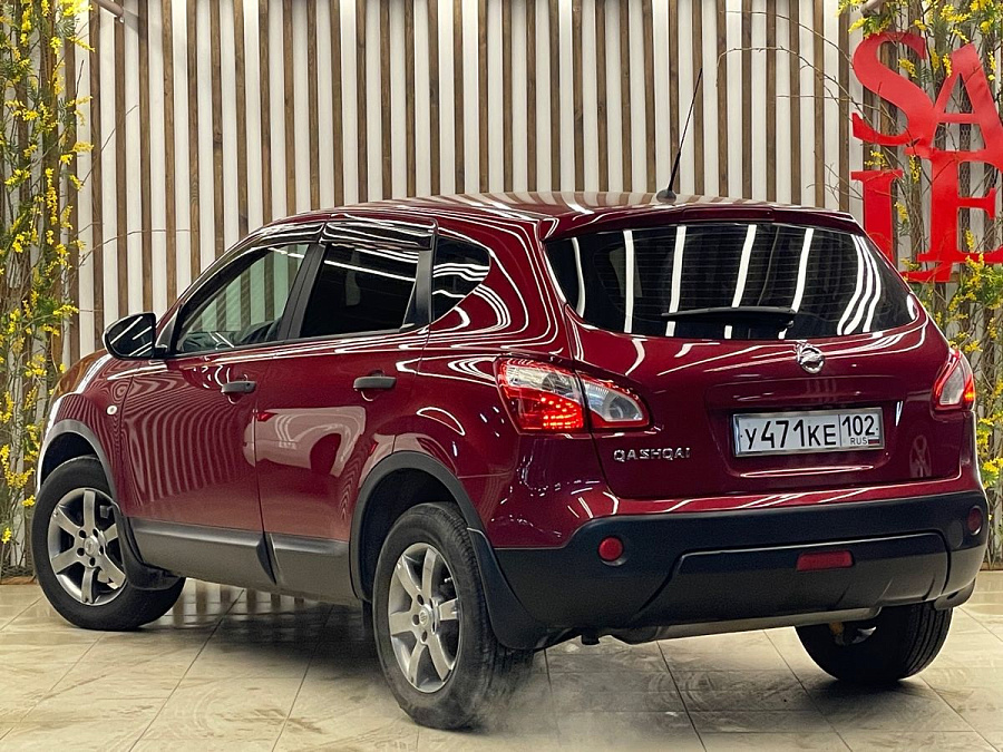 Nissan Qashqai, 2012г., передний привод, вариатор