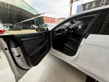 Volkswagen Lamando, 2023г, передний привод, робот