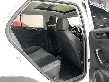 Volkswagen T-Roc, 2022г, полный привод, робот