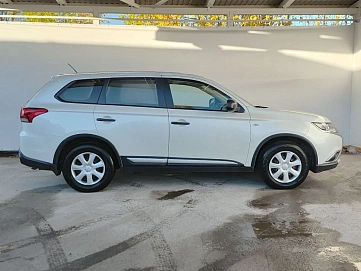 Mitsubishi Outlander, 2015г, передний привод, вариатор