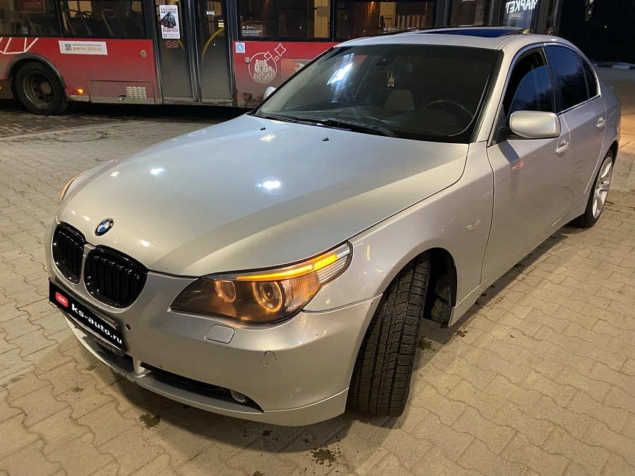 BMW 5 серии, 2004г., задний привод, автомат