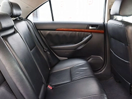 Toyota Avensis, 2006г, передний привод, автомат