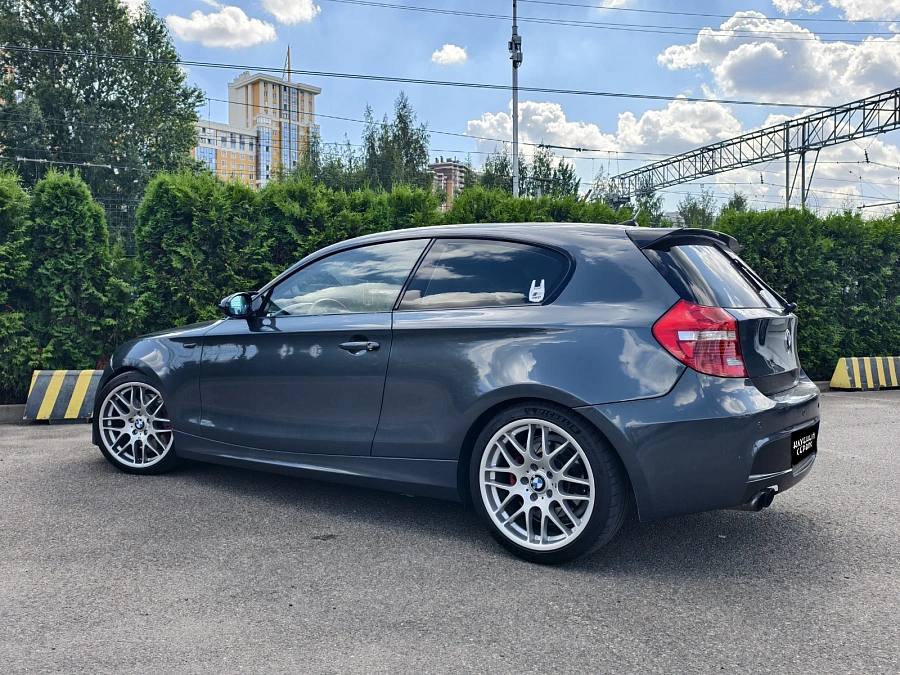 BMW 1 серии, 2008г., задний привод, автомат