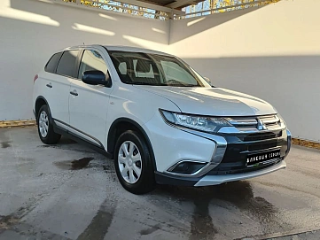 Mitsubishi Outlander, 2015г, передний привод, вариатор