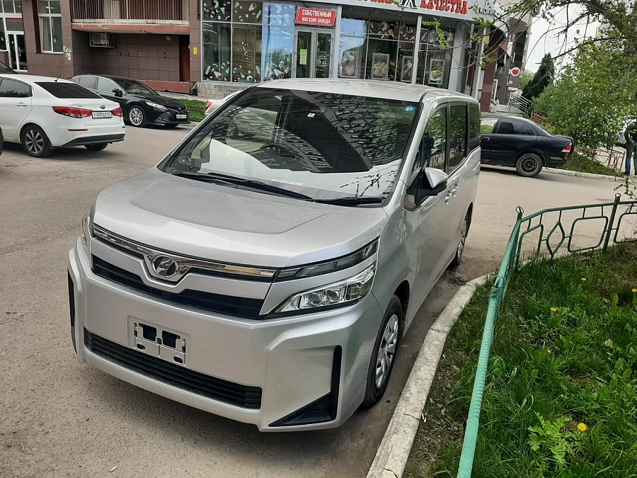 Toyota Voxy, 2019г., передний привод, вариатор