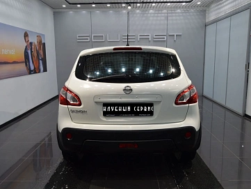 Nissan Qashqai, 2011г, передний привод, механика