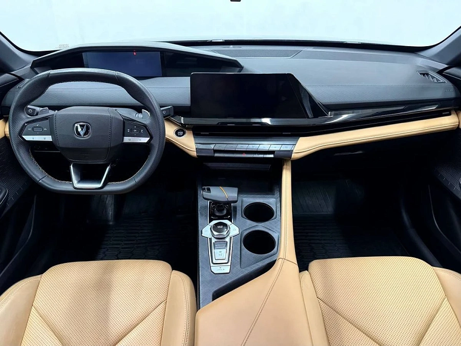 Changan UNI-V, 2023г., передний привод, робот