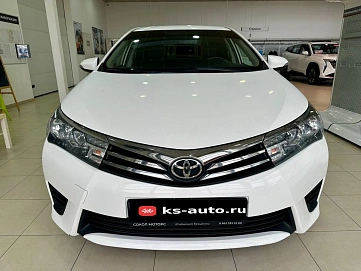 Toyota Corolla, 2014г., передний привод, вариатор