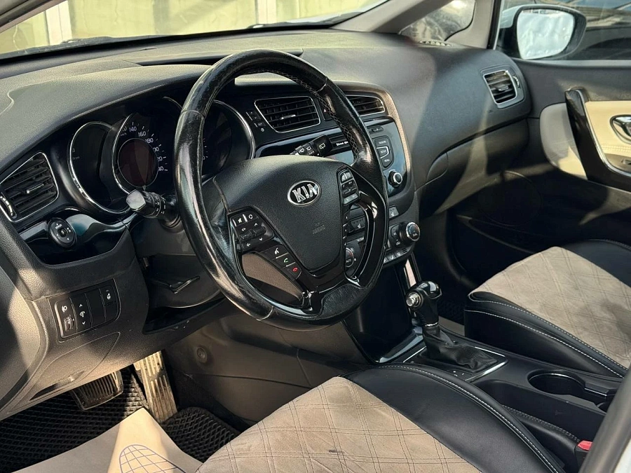 Kia Ceed, 2014г., передний привод, автомат