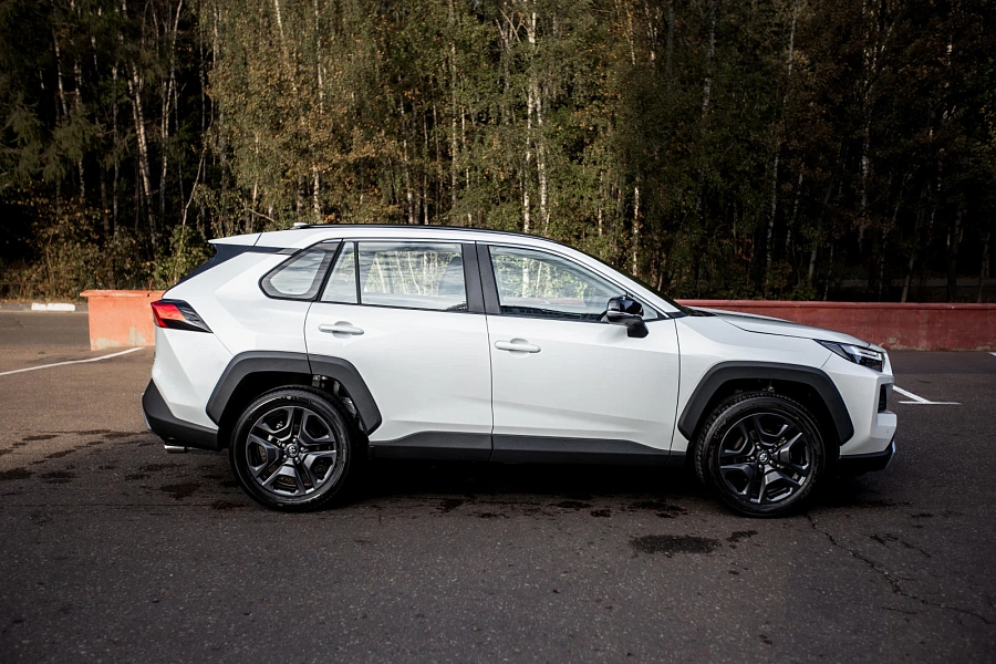 Toyota RAV4, 2023г., полный привод, вариатор