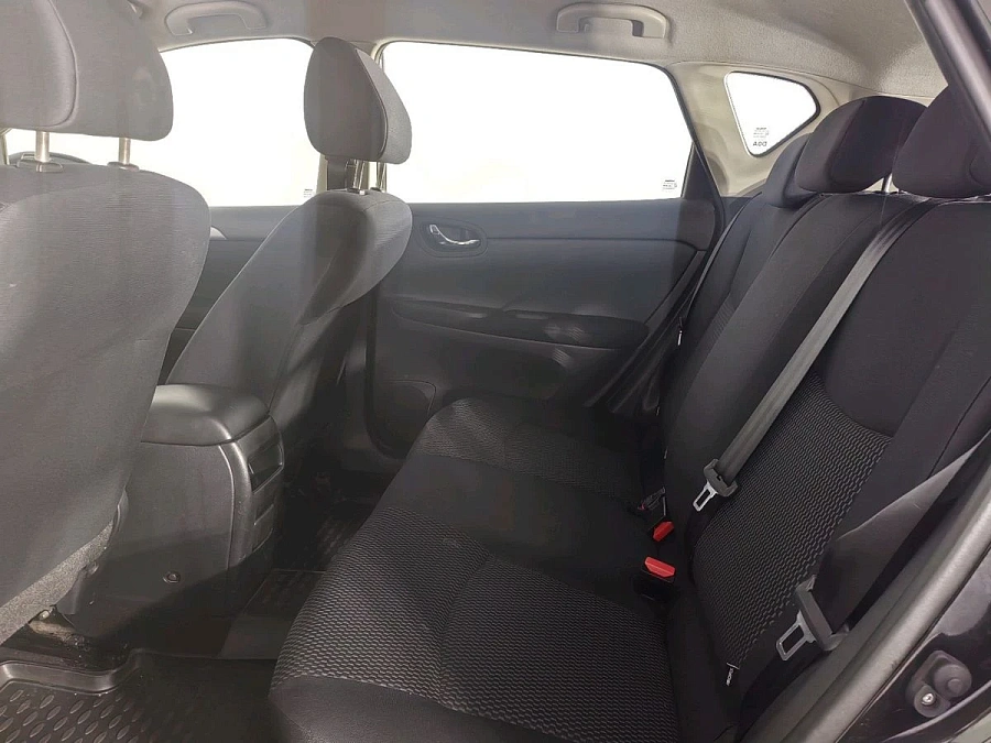 Nissan Tiida, 2015г., передний привод, механика