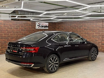 Skoda Superb, 2025г, передний привод, робот