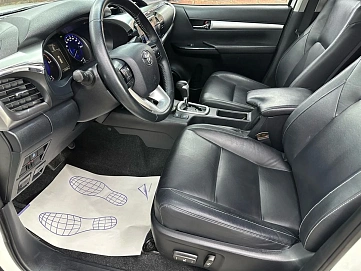 Toyota Hilux, 2017г, полный привод, автомат