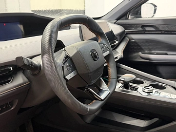 Changan UNI-V, 2023г, передний привод, робот