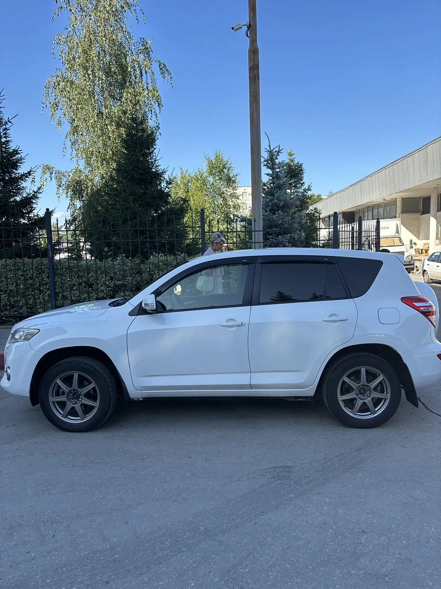 Toyota RAV4, 2012г., полный привод, вариатор