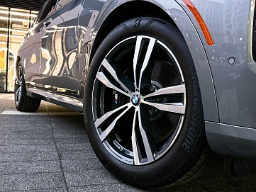 BMW X7, 2025г, полный привод, автомат