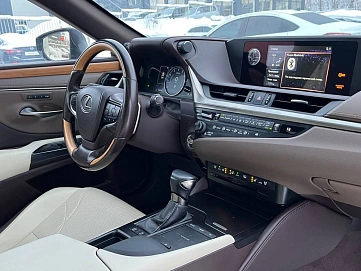 Lexus ES, 2019г, передний привод, автомат