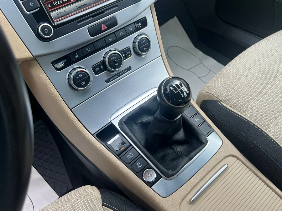 Volkswagen Passat CC, 2013г., передний привод, механика