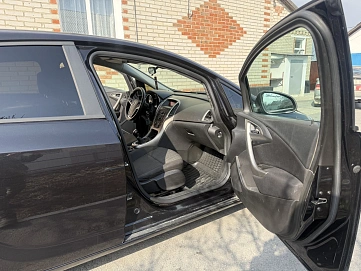 Opel Astra, 2011г, передний привод, механика