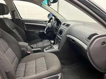 Skoda Octavia, 2010г, передний привод, робот